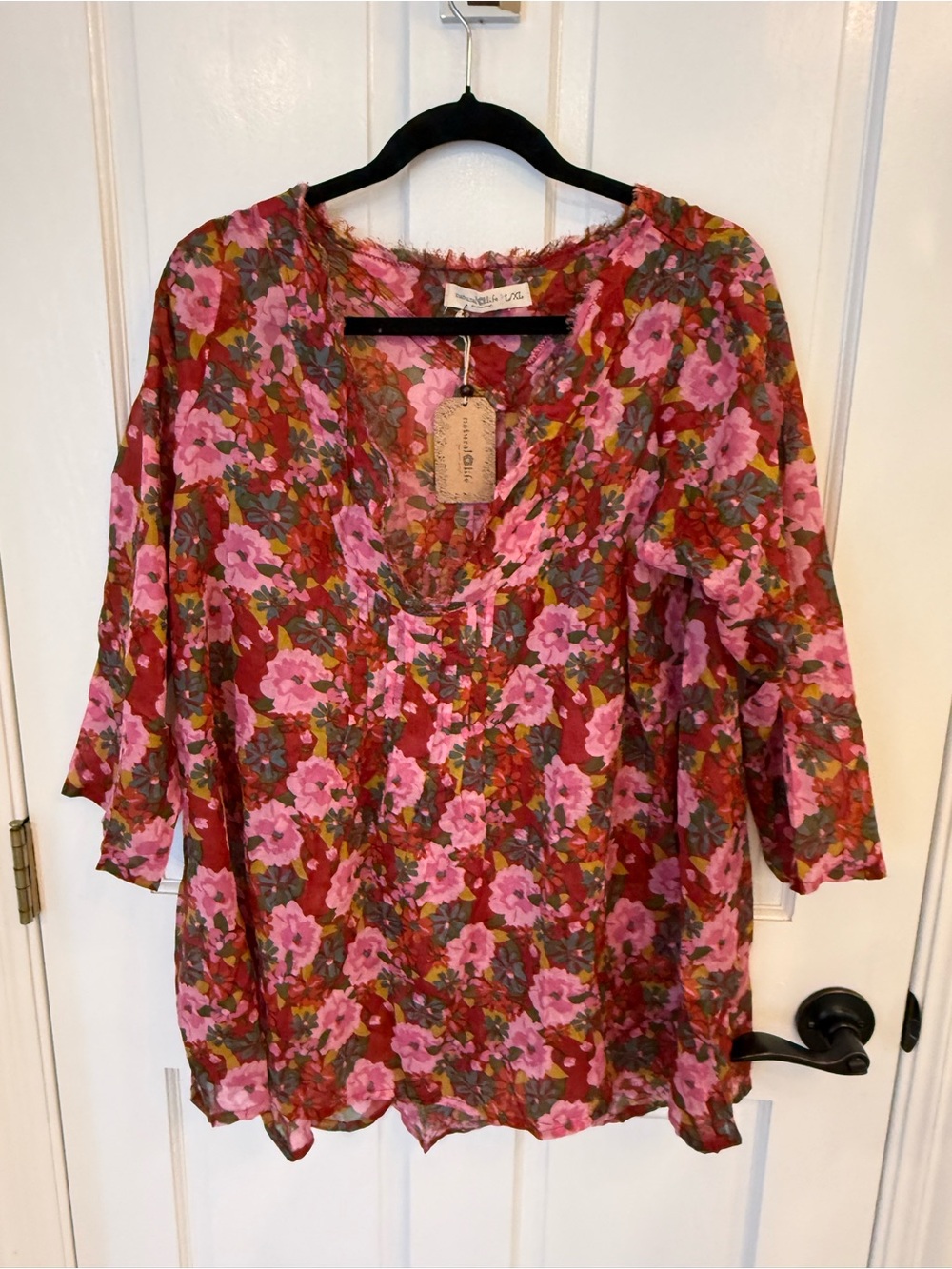 NATURAL LIFE NWT Floral V-Neck Tunic in Pink and Olive